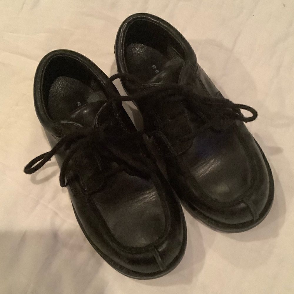 Kenneth Cole Reaction boys 9M leather dress shoes lace up EUC rubber soles black